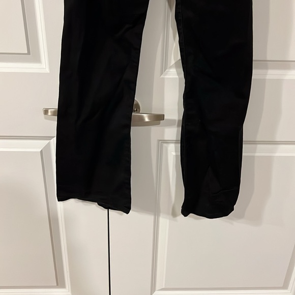 Lightly worn black Levi Strauss & Co Classic Bootcut size 6 jeans - Picture 6 of 15